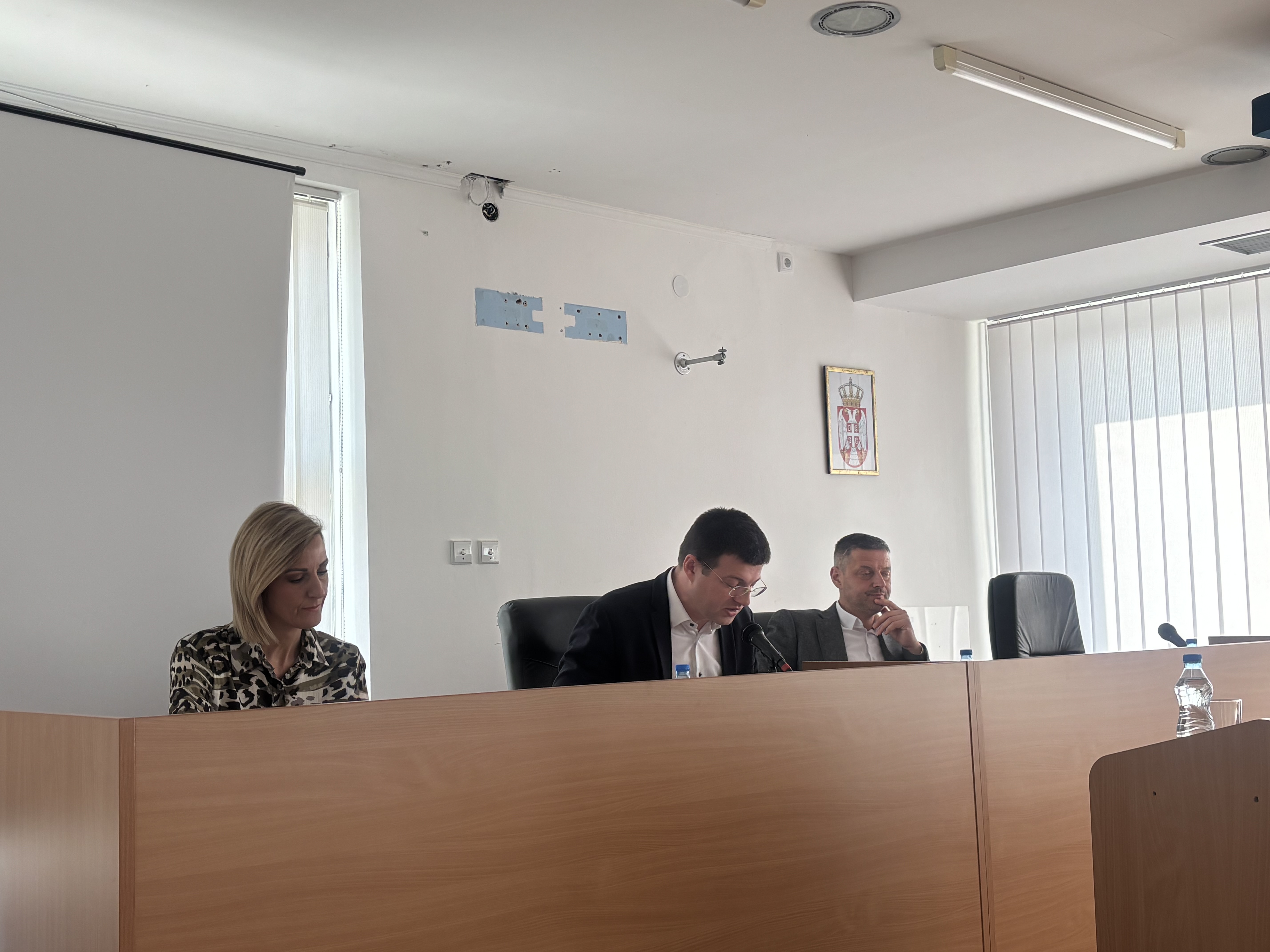 Представници јавних предузећа и установа на седници